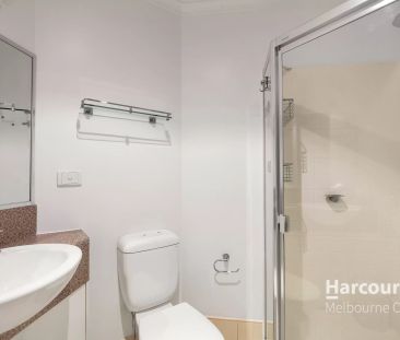 Modern One-Bedroom Apartment - Photo 4