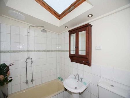 Princes Charm! - Photo 3