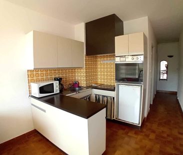 A LOUER T3 MEUBLE AVEC PARKING PORT LA NOUVELLE - Photo 2