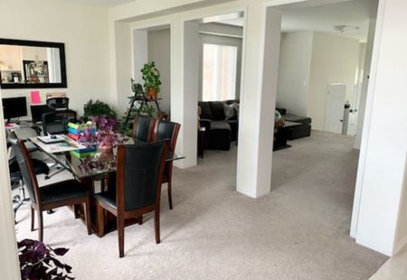 Three bedroom detached home in Niagara Falls - Photo 3