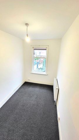 3 bedroom flat to rent - Photo 4