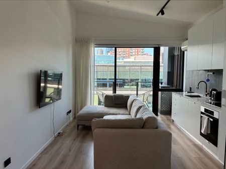 Step out to Victoria Park and the Viaduct. - Photo 4