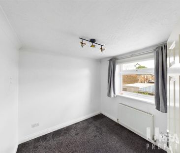 3 bedroom end of terrace house to rent - Photo 3