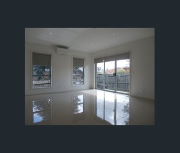 Modern, Stylish And Luxurious Residence - Photo 6