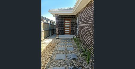 Modern & Private 2-Bedroom Granny Flat –- Utilities Included! - Photo 5