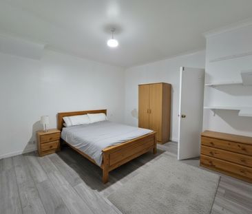 1 bed Apartment To Let - Photo 2