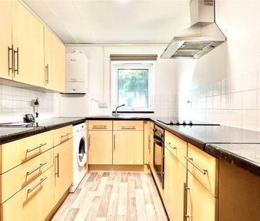 2 bedroom Flat in Allison Court, Reading - Photo 5