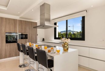 Luxury Villa for rent in El Paraíso, Andalusia