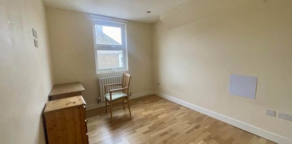 Price £1,700 pcm - Available Now - Unfurnished - Photo 2