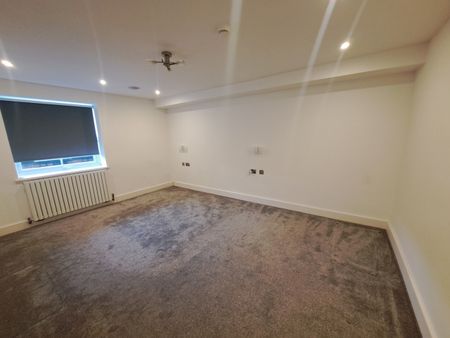 2 Bed Flat, Harrogate Road, LS7 - Photo 3