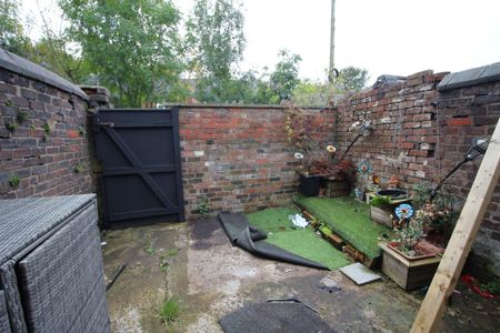 2 bedroom terraced house to rent - Photo 2