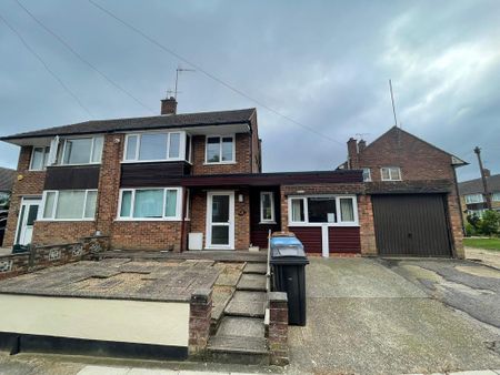 1 bedroom in a house share to rent - Photo 5