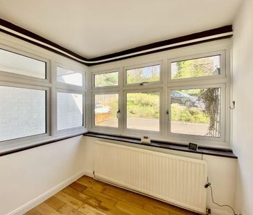 Midanbury Lane, Southampton - Photo 1