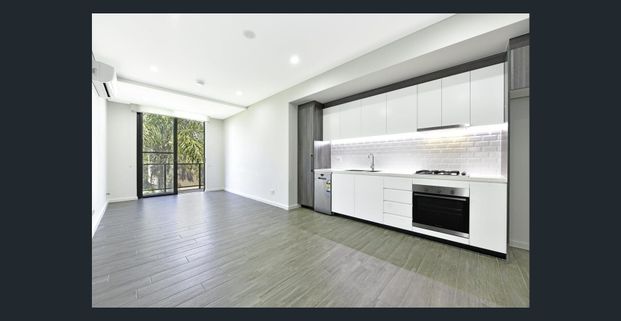 MODERN GROUND FLOOR 1-BEDROOM APARTMENT w. COURTYARD - Photo 1