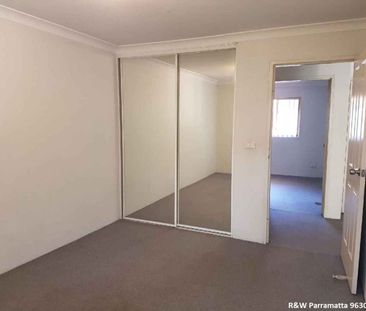 Neat 2 Bedroom Apartment In Desirable Location - Photo 1