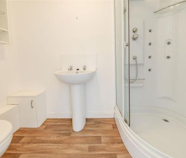 1 bedroom penthouse to rent - Photo 5