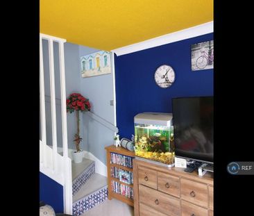 2 bedroom semi-detached house to rent - Photo 2