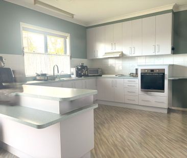 Large Family Home - Photo 3