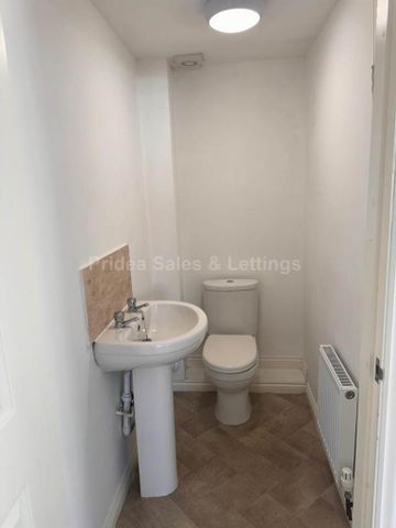 3 bedroom terraced house to rent - Photo 4