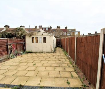 3 bedroom terraced house to rent - Photo 6