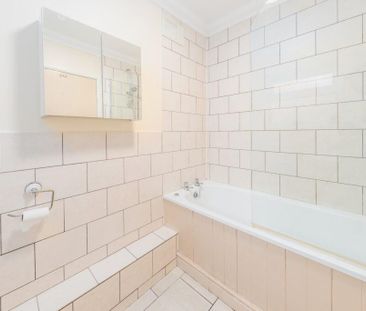 6 bedroom terraced house to rent - Photo 1