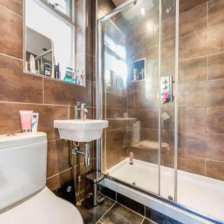 Spelthorne Lane, Ashford, TW15 - Photo 3