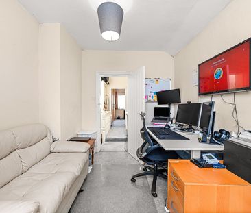 Room in a Shared House, Lakehall Road, CR7 - Photo 1