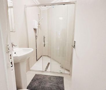 5 bedroom flat share to rent - Photo 4