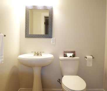 For Lease - 25 Eastport Drive, Toronto, Ontario - Photo 4