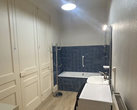 APPARTEMENT T2 A LOUER - LYON 7EME ARRONDISSEMENT - 72.17 m2 - 1 180 € charges comprises par mois - Photo 4