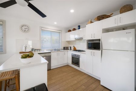 Coastal 3 Bedroom - 2 Bathroom - Double Garage plus Boat or Van Storage - Photo 2