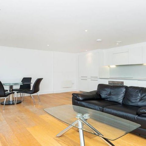 LUXURY 3 BED 2 BATH PORTERED PRIVATE DEVLOPMENT!, 3 Bedroom, 2 bath, 1 reception Flat - Photo 1