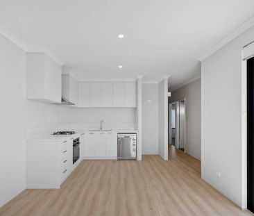 Stylish, Easy-Care Unit Close to the Beach - 2 Bedrooms, 1 Bathroom - Photo 3