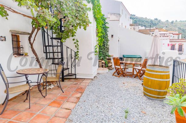 Townhouse in Salares, Inland Andalucia in the mountains - Photo 1