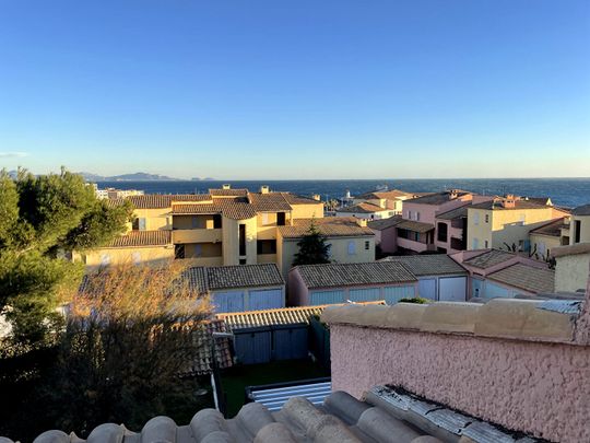 A LOUER - sur le port de Sausset les Pins Appartement meublé entièrement rénové, T3 pièces - 56.42 m2 belle vue mer, un garage, - Photo 1