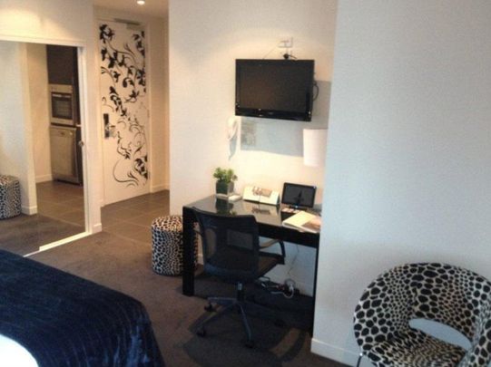 Modern Studio Living in the Heart of South Yarra - Photo 1