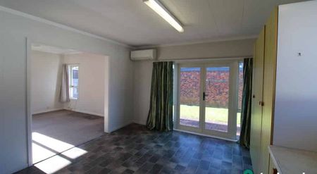 Warm Sunny Family Home - Photo 3