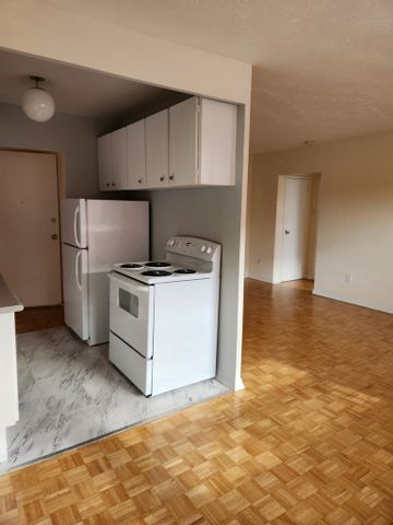 One Bedroom - Photo 3