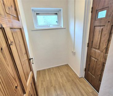 3 bedroom end of terrace house to rent - Photo 3