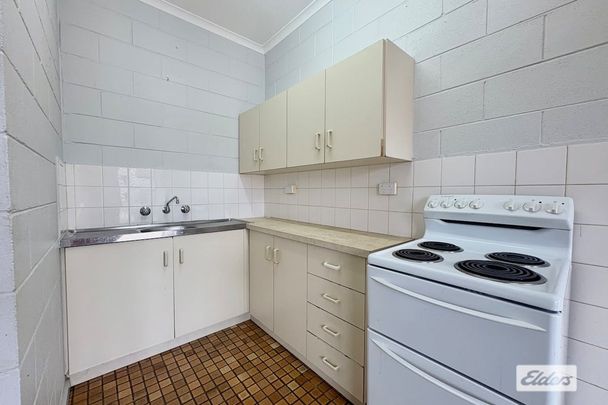 Solid 1 Bedroom Unit! - Photo 1