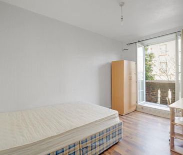 3 bedroom flat to rent - Photo 3