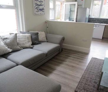Bedroom Detached House In Winton, BH9 - Photo 4