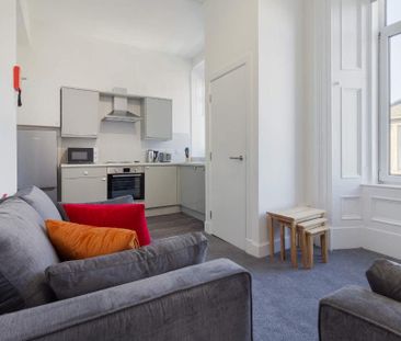 2 bedroom flat to rent - Photo 4