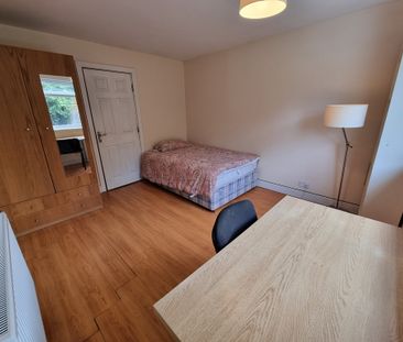 5 Bed Student Accommodation - Photo 1