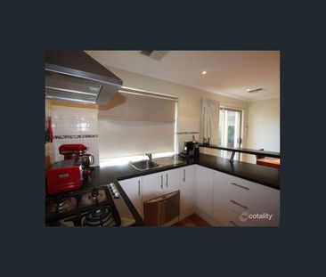 2 Bedroom home in leafy suburb - Photo 2