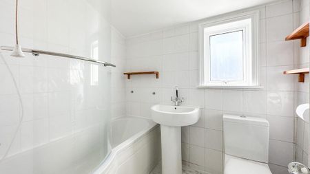 3 bedroom end of terrace house to rent - Photo 3