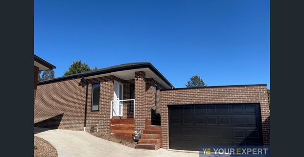 Stunning Modern Home - Photo 1