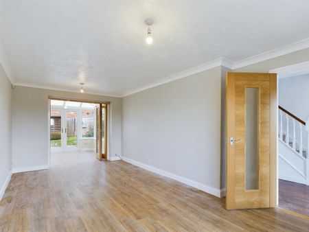 3 bedroom end of terrace house to rent - Photo 3