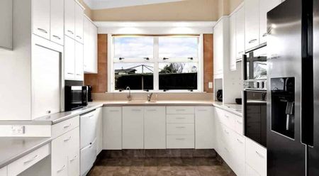 Charming 3BR Home in Hawera - Photo 2