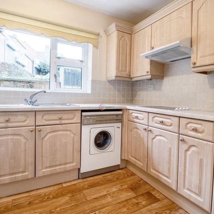 2 bedroom end of terrace house to rent - Photo 1